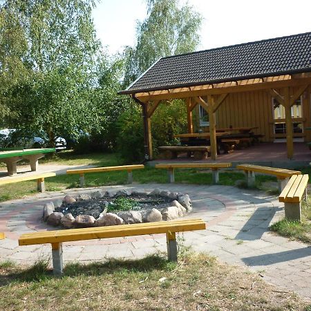 Gruppenbungalow-Waldhaus-Am Ferienpark Mirow Extérieur photo