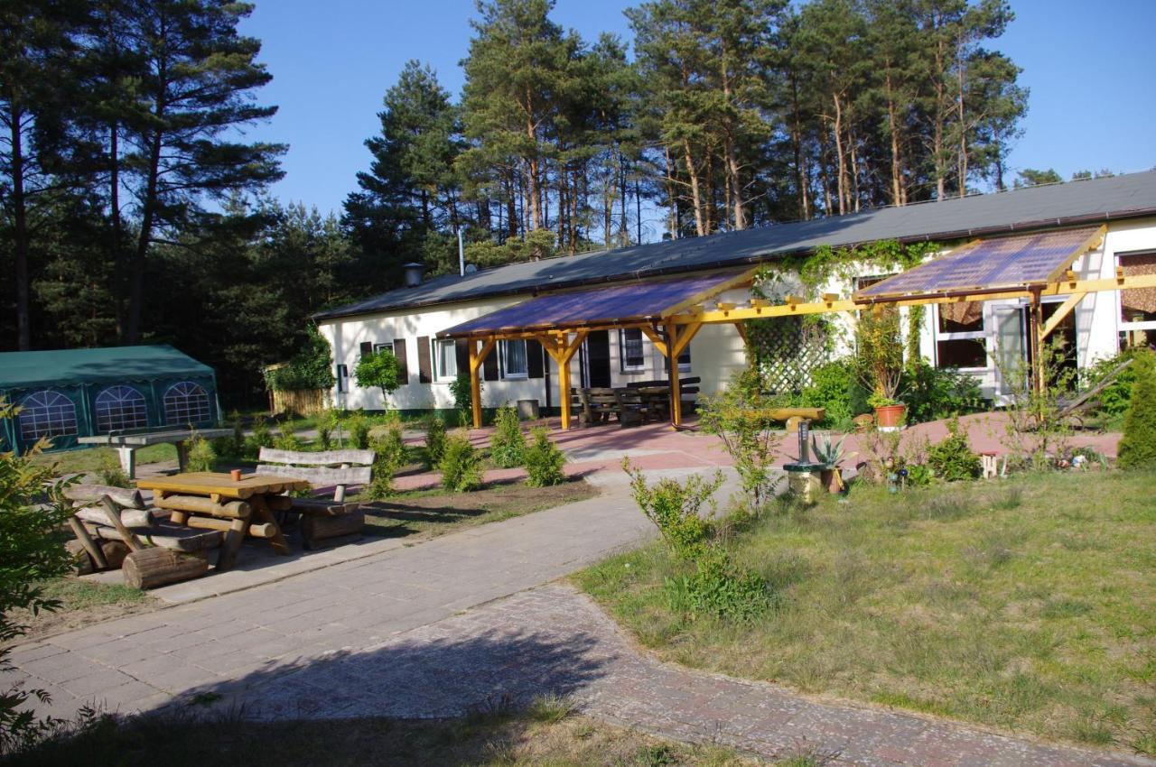 Gruppenbungalow-Waldhaus-Am Ferienpark Mirow Extérieur photo
