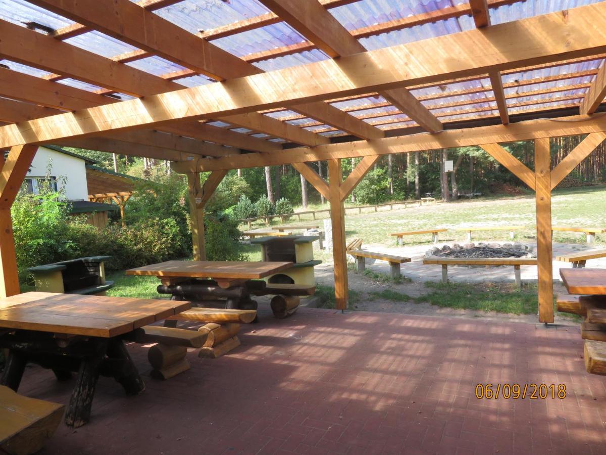 Gruppenbungalow-Waldhaus-Am Ferienpark Mirow Extérieur photo